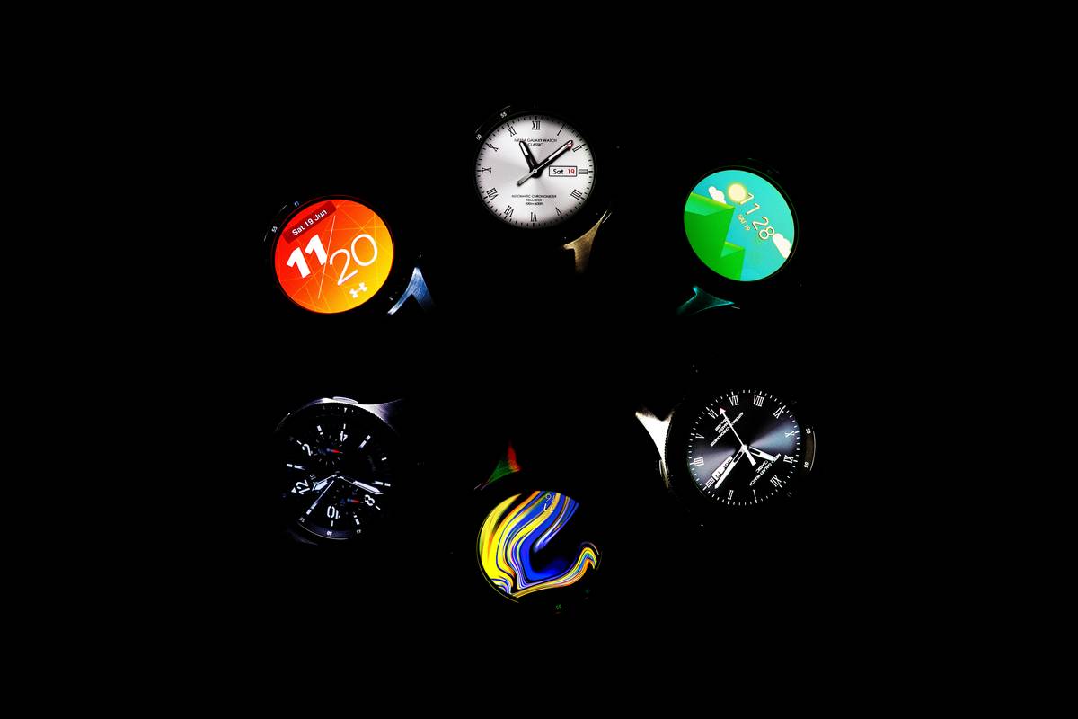 Chart showing how the same watch color appears different under natural, office fluorescent, and evening LED lighting
