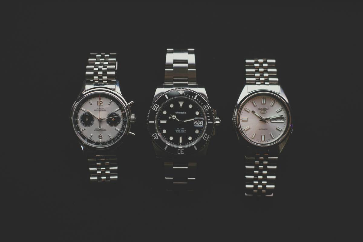 Comparison chart showing how limited edition watch dials appear under LED vs. natural sunlight, with notes on pigment oxidation over time
