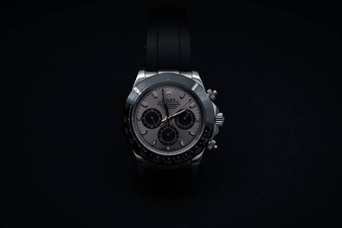 A wrist wearing a smartwatch with interchangeable bands showcasing various custom watch palettes including navy-blue dial with cognac strap, matte black with olive green, and cream with burgundy